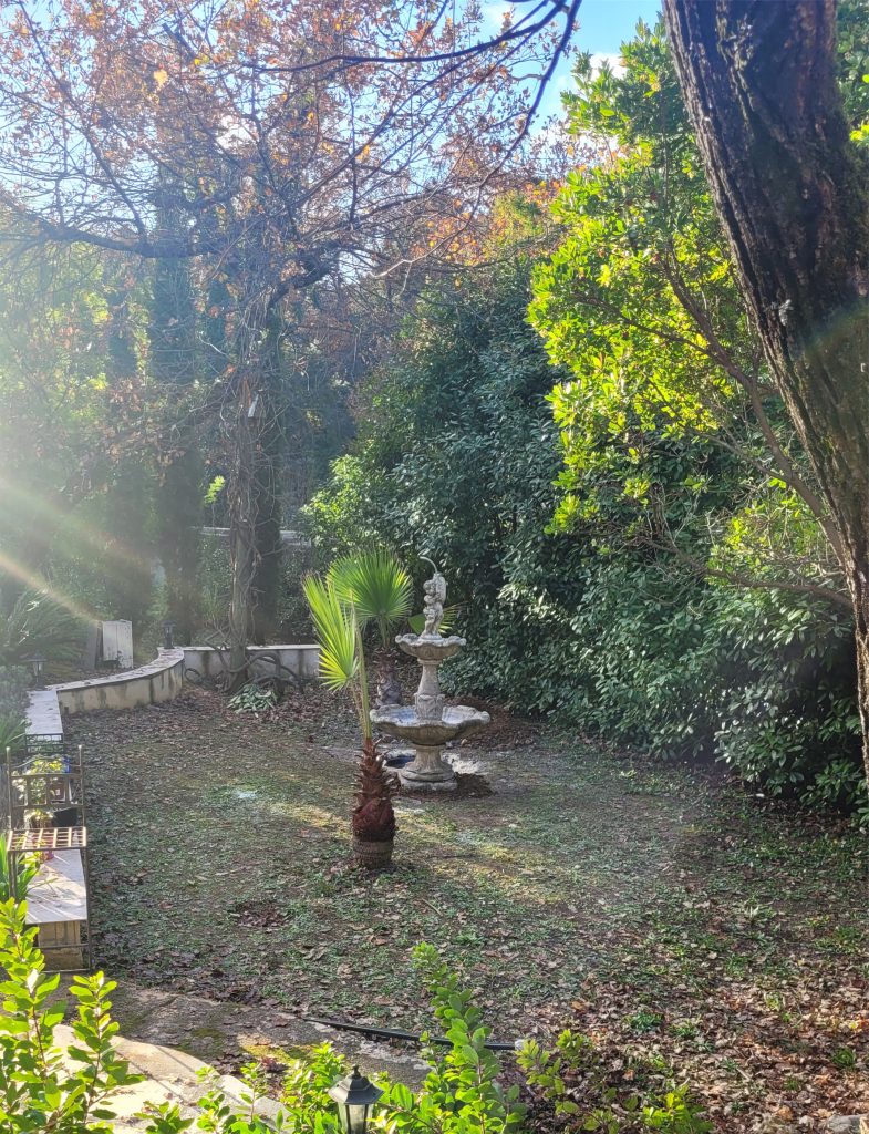 elle a l air d 'époque cette fontaine