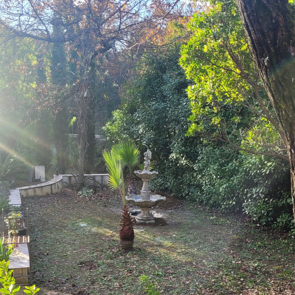 elle a l air d 'époque cette fontaine